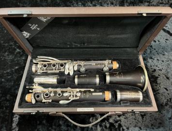 Very Lightly Played Buffet Crampon Paris Tradition Series Bb Clarinet - Serial # 746256